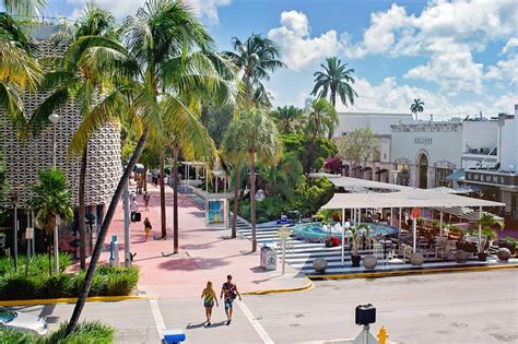 Lincoln Road Mall Shop Dine And Celebrate The Magic Of Miami Beach