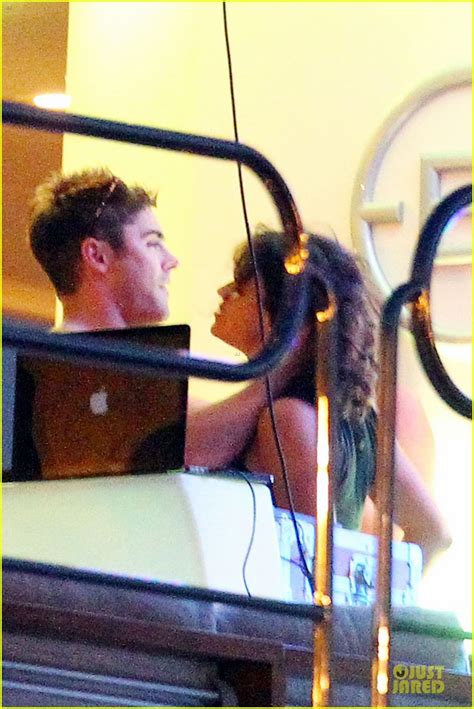 Photo Zac Efron Michelle Rodriguez Cant Keep Their Hands Off Each