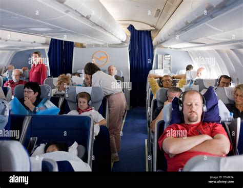 Passengers In Business Class Cabin Transatlantic Flight Lufthasna