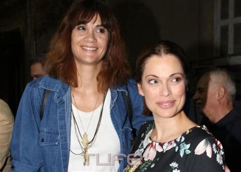 Βόλτα στα βόρεια προάστια με τους γιους τους. Άννα Μαρία Παπαχαραλάμπους: Βραδινή έξοδος στο θέατρο!