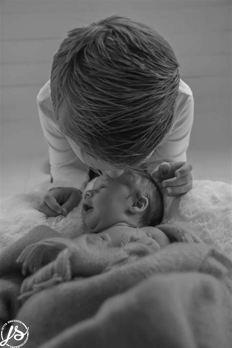 Sibling love. Newborn | Sibling photography, Sibling photo shoots, Baby ...