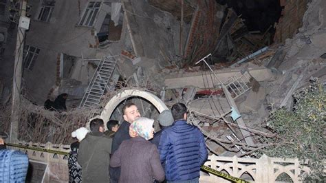 Depremde elazığ'da 8 kişi, malatya'da ise 6 kişi hayatını kaybetti. Elazığ depremi sonrası uzmanlardan uyarılar: Artçı çok ...