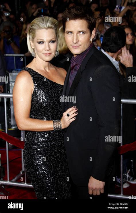 Jennie Garth And Peter Facinelli At The Los Angeles Premiere Of The