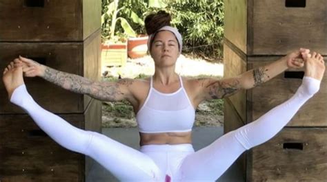 Cette Prof De Yoga A Un Puissant Message Sur Les Règles à Faire Passer