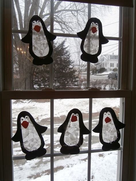 Weitere ideen zu fensterbilder winter, fensterbilder, bilder. Tissue paper penguins | Winter crafts preschool