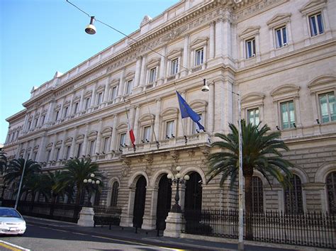 3 borse destinate al perfezionamento degli studi in campo dell'economia politica; Banca d'Italia presenta il rapporto 'Economia della ...