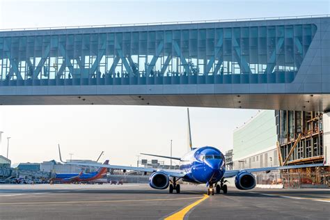 First Aircraft Taxis Under Laguardia Airports New Skybridge Airport