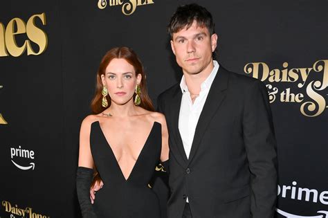 Riley Keough Recalls Awkward Sex Scene With Her Husband For Daisy Jones And The Six Nestia