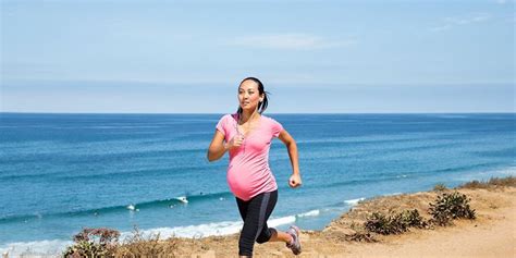 pregnant runners it s okay to keep training through the summer pregnant going out pregnant mom