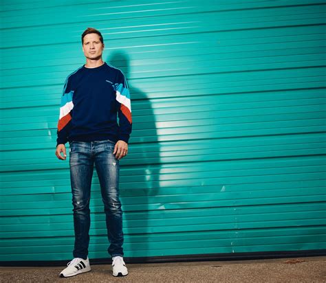 Walker Hayes Shares His Latest Single 90s Country As He Begins The