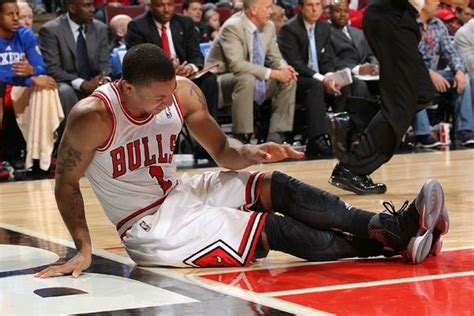 Derrick Rose Tears His Acl