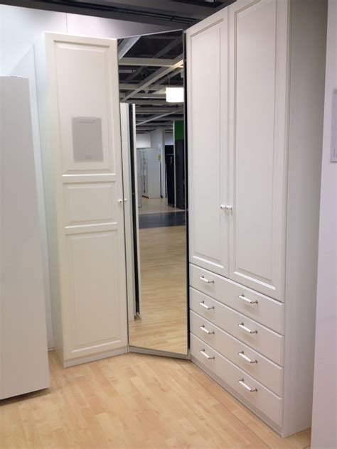 In a smaller bedroom it might be difficult to integrate wardrobes. Home panosundaki Pin