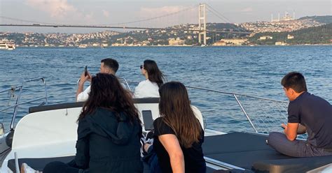 Istanbul Crociera Al Tramonto Sul Bosforo Con Tour In Yacht Getyourguide