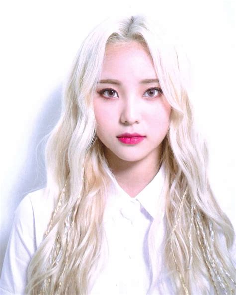 jinsoul 진솔 loona 이달의소녀 jinsoul loona instagram photos and videos amx kpop girls