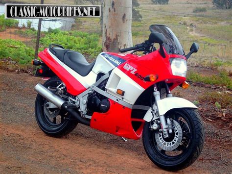 Thirteen pounds lighter, one degree of rake steeper and way rarer (only 1000. Kawasaki GPz600R - The Forgotten Superbike | Classic ...
