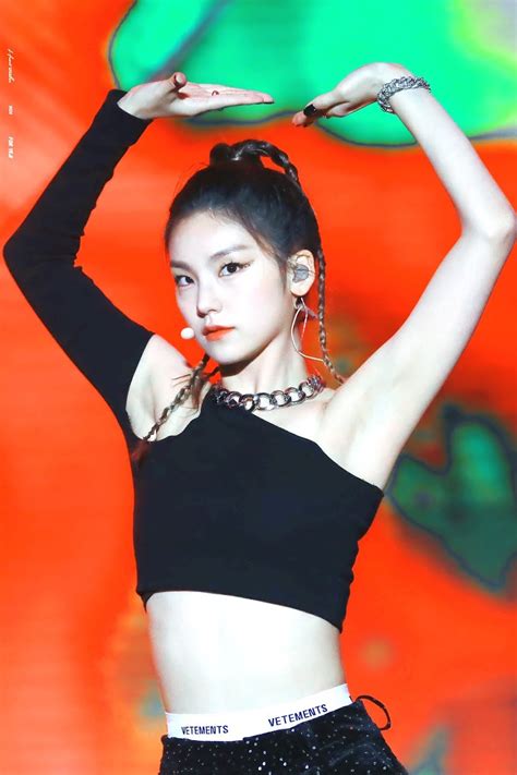 These Photos Prove Itzys Yeji Can Rock Any Hairstyle Koreaboo