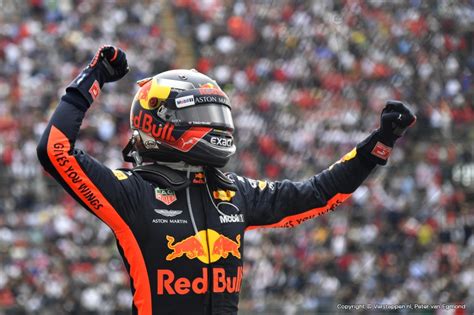 Here you will find anything from f1 gloves and race suits to f1 art and gifts of the extremely popular red bull racing driver. De statistieken van Max Verstappen in 2018 - Verstappen.com