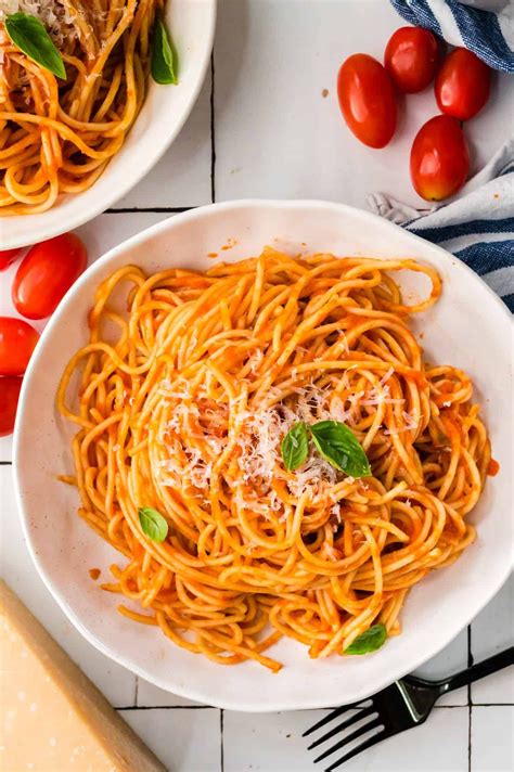 Spaghetti Napoli Super Einfaches Originalrezept Aus Italien Eine Prise