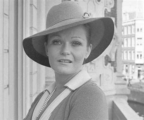 Valerie Perrine - Bio, Facts, Family Life of Actress