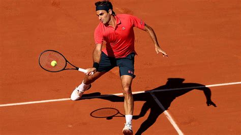 Back With A Bang Federer Charges Past Istomin In Paris Atp Tour Tennis