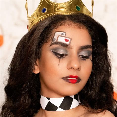 Halloween Makeup Trend - Halloween Queen of Hearts Makeup Look