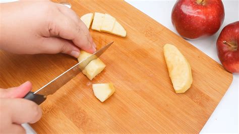 How to Cut an Apple for Apple Pie: 8 Steps (with Pictures)