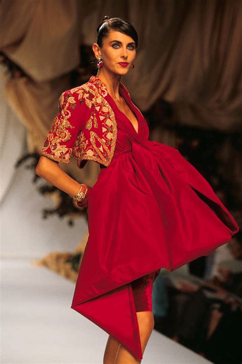 45 Photos Of 90s Couture 90s Couture Runway Shows