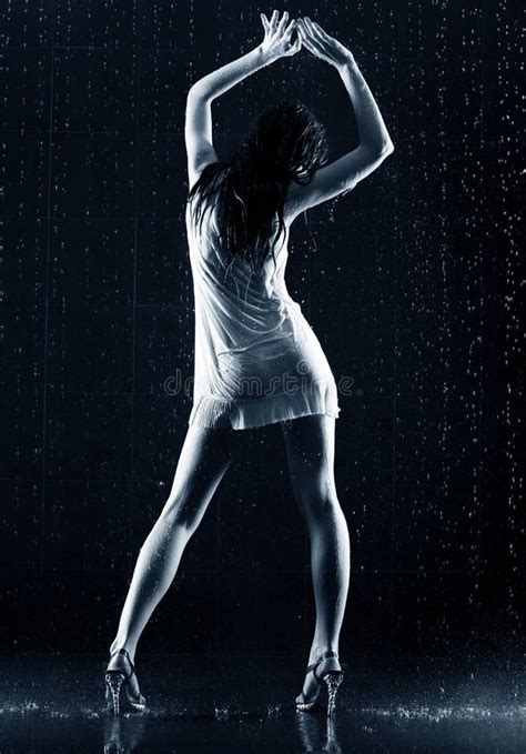 Danse Sexy De Femme Dans La Chemise Blanche Image Stock Image Du Personne L Gance
