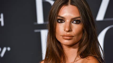 Emily Ratajkowski Is Pregnant And Wont Be Doing A “gender Reveal