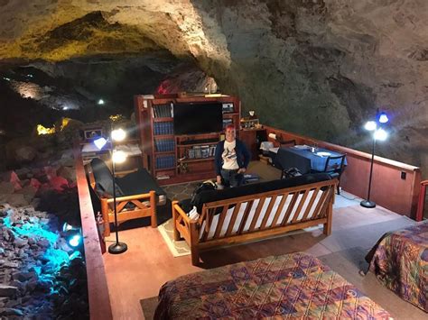5 Tourists Trapped Underground At Grand Canyon Caverns After Elevator