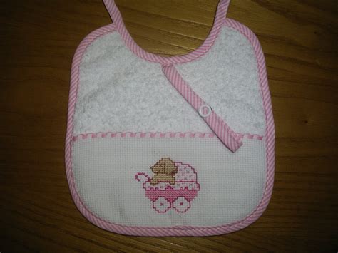 Coisas de bebe menina toalhinhas de bebê. As prendinhas da Suzy: Babetes em ponto de cruz