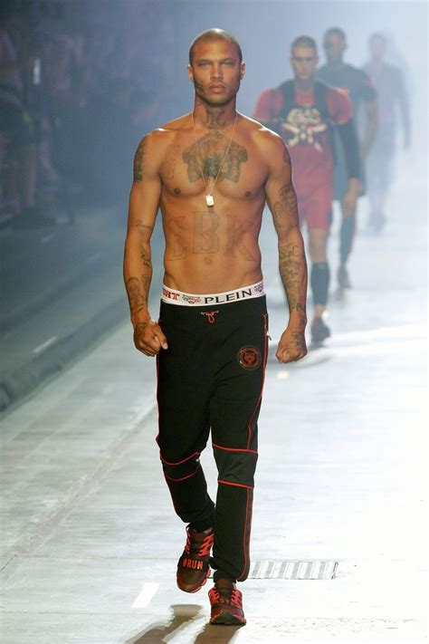 Hot Mugshot Guy Jeremy Meeks Is Now A Runway Model