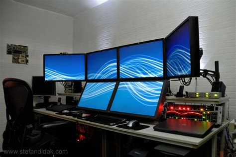 An Impressive 6 Monitor Computer Setup For High Octane Trading