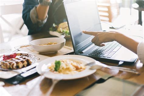 Bisnis makanan merupakan bisnis yang tidak pernah surut. 10 Bisnis Makanan Online Rumahan Paling Laris | MARKEY