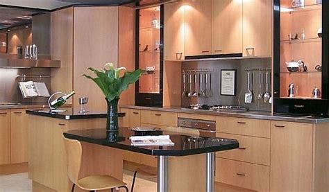Muebles de cocina especiales y complementos para grandes cocinas. Modelos de cocina en melamina