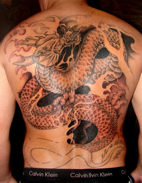 Men on the dragon is quite easy to watch and manages to get a number of messages through a rather entertaining approach, and that is where its true value lies. Inspiración: Increíbles tatuajes de dragones - Frogx Three