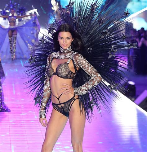 37 Iconic Supermodel Moments From The Victoria S Secret Fashion Show I Know All News