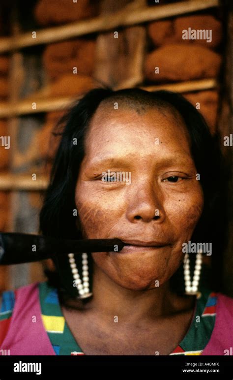 Ukre Village Xingu Brazil Woman Banque De Photographies Et Dimages à Haute Résolution Alamy