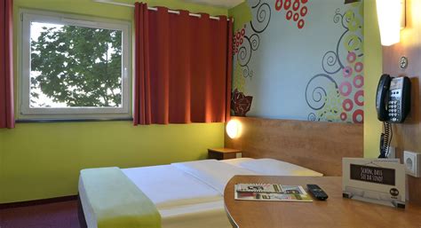 1 foto von 16 besucher bei hotel haus bastian anzeigen. Zimmer mit französischem Bett im B&B #Hotel Koblenz | Haus ...