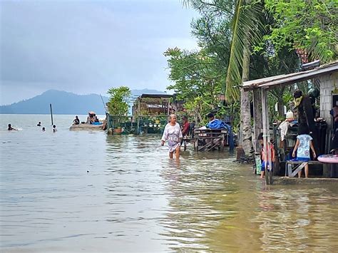 Pemkab Karimun Dinilai Tak Serius Tangani Masalah Banjir Rob Di Pamak Betahun Tahun Rumah Warga