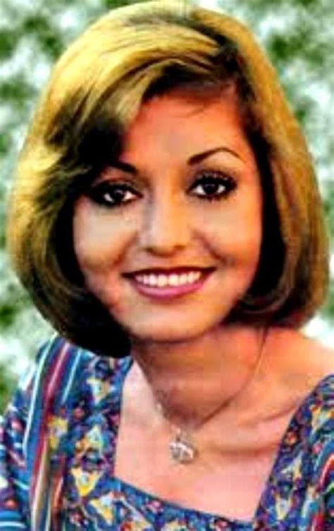 Googoosh Iranian Legendary Singers Iranian Actors Woman Face