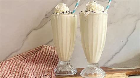 easy creamy vanilla milkshake recipe to make