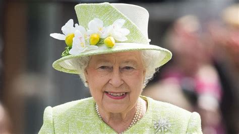 At the time of her birth, most people did not realize elizabeth would someday become the queen of great britain. Queen Elizabeth werd 65 jaar geleden koningin. En ...