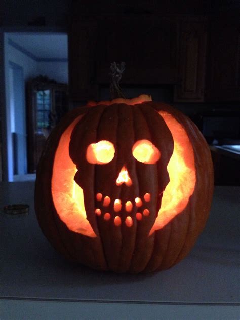 skull pumpkin carving