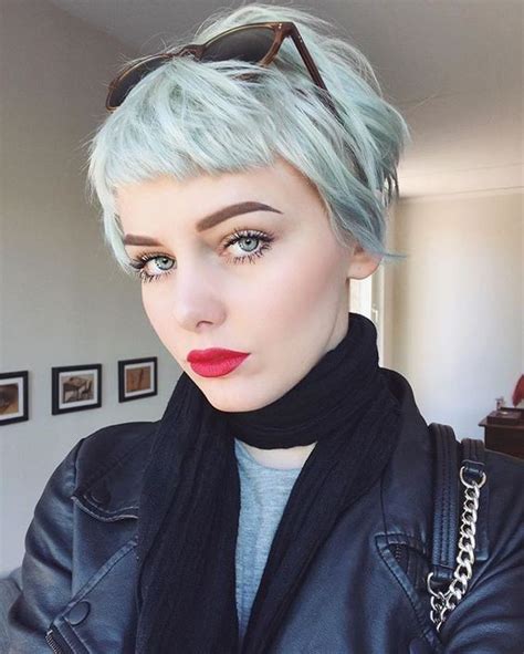 Short hair is so playful that there are a bunch of cool ways you can style it. 10 Stylish Messy Short Hair Cuts 2020