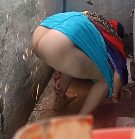 Desi Aunty Caught Nude Bathing Hidden Pics Xhamster
