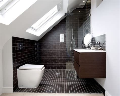 The industrial design of a bathroom with a semicircular large mirror, a round canvas suspended on a belt, or a laconic product of a square, rectangular, or any other shape will look especially interesting. Loft Bathrooms | Houzz
