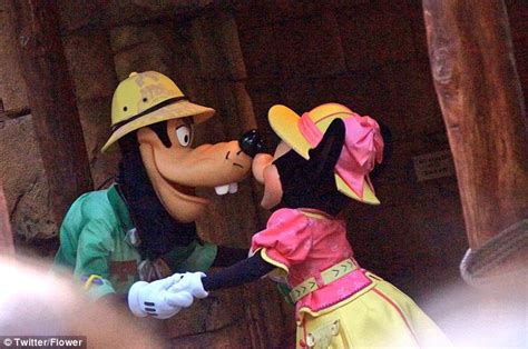 Minnie Mouse Cheats On Partner Mickey With His Best Friend Goofy In