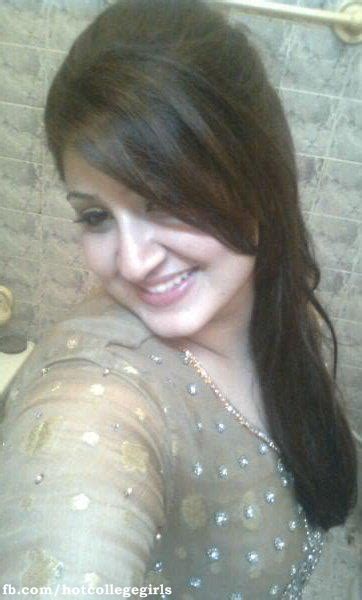 Pakistan Hot Girls Enjoying At Party Pictures Hot College Girls