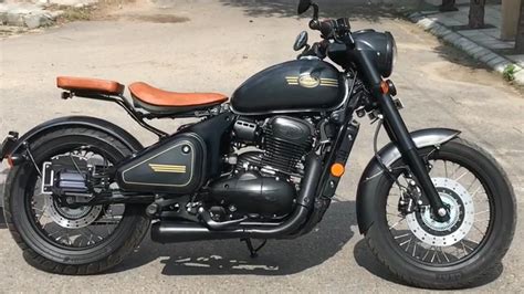 The difference between a bobber and chopper is a bobber tends to have a stock rake and shorter wheelbase versus a chopper. Jawa Perak Bobber Fitted With A Removable Pillion Seat ...